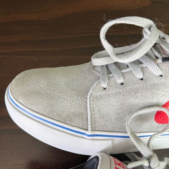 Athletic_Shoes